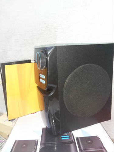 Blu-Megatone-multimedia-speakers